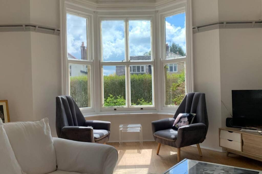Spacious With Spectacular Views And Private Garden Villa Buxton  Exterior photo